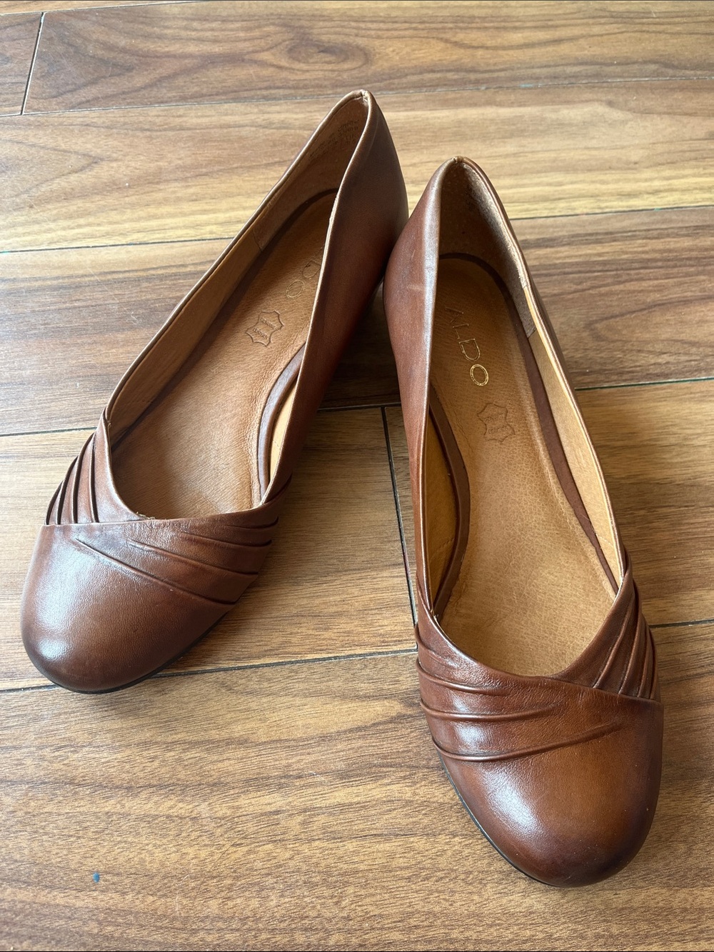 Aldo Brown Genuine Leather Pleated Toe Ballet Flats 1 inch Size 8 Formal
